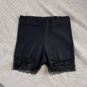 Lioness Biker Short - Black